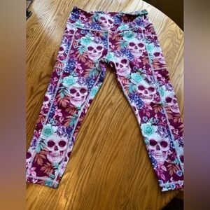 Tropiskull Capri Leggings
